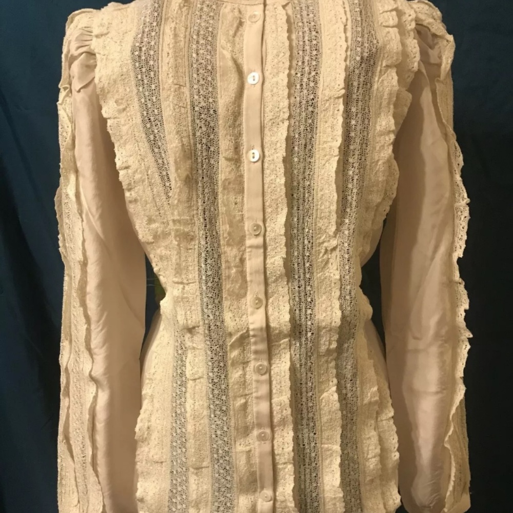 ❣️NWT Needle & Thread Button Down ❣️ - Picture 3 of 8